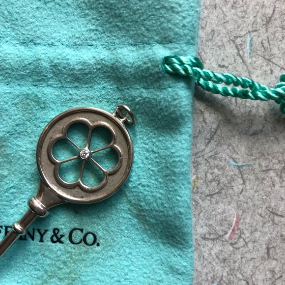 Tiffany Large blossom diamond key pendant - Picture 3 of 4